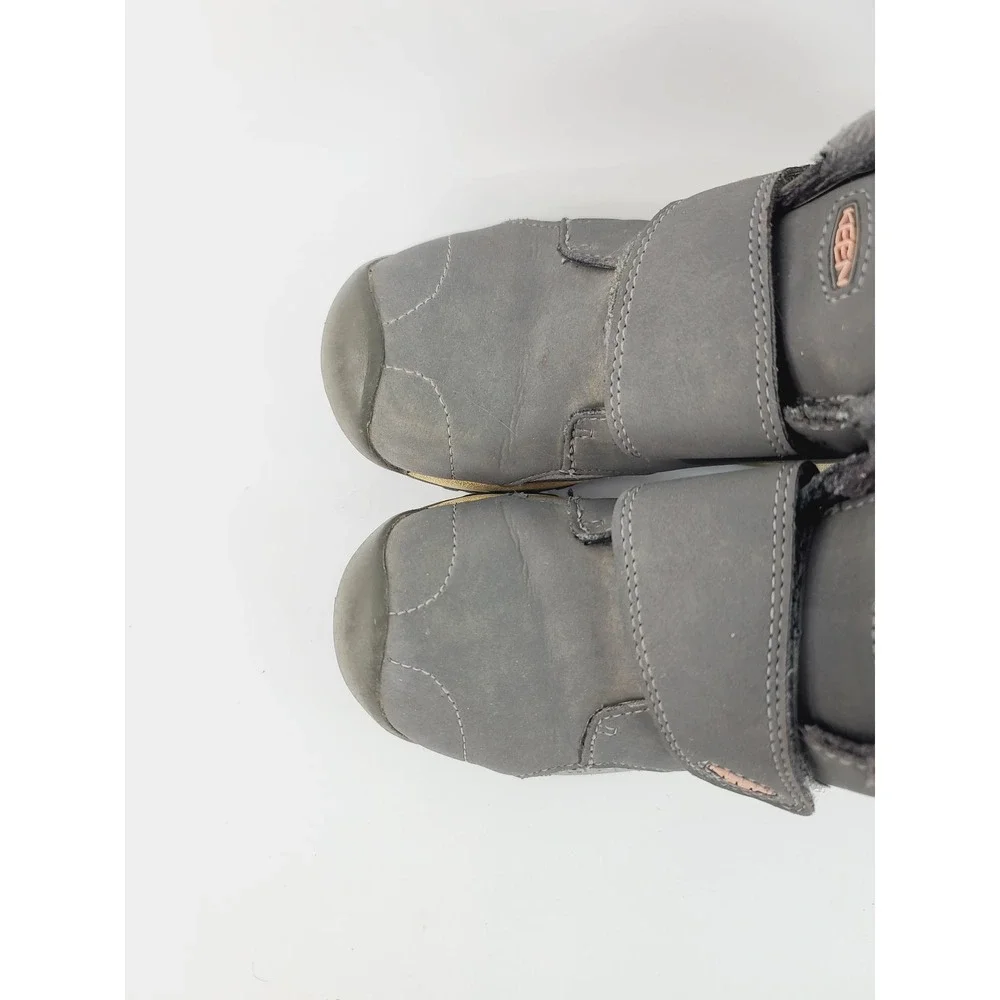 KEEN, Solid Round Toe Leather, Textile Winter Waterproof Boots Boys Size 10 Gray